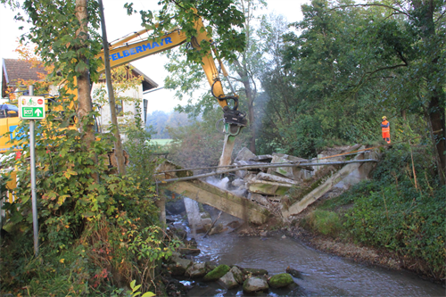 Abriss der Brücke in Brunham