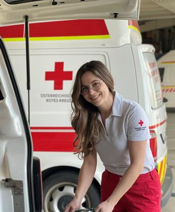 Marlene Arthofer engagiert sich mit Begeisterung für das Rote Kreuz